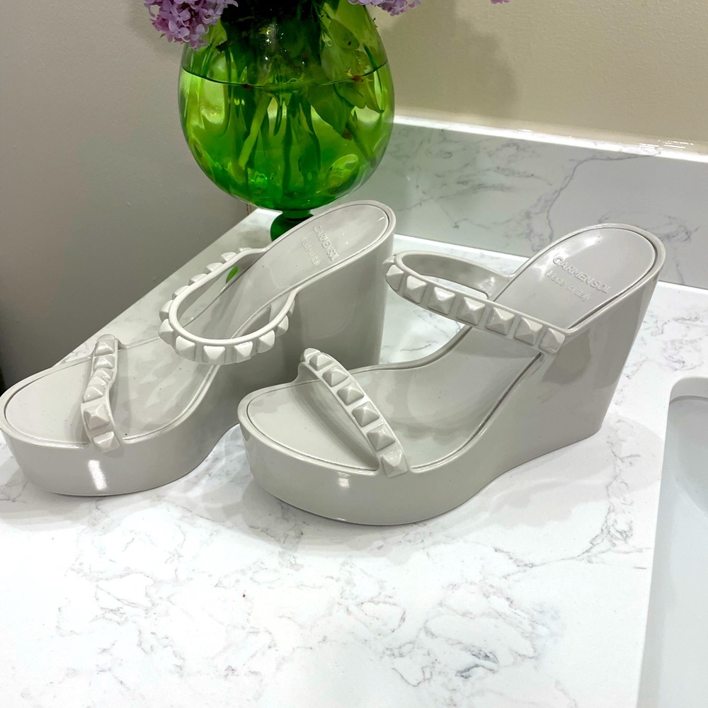 CARMEN SOL platform sandals.    Never worn.   Size 7